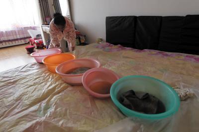 德安楼上漏水，住户失联，小区没物管，业主维权难！律师来支招……